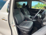 運転席シート廻りは使用感も少なく、良好な状態となっています。丁寧に使われていたことがよくわかりますね。