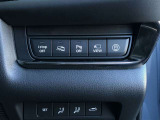 【2Wayドライビングポジションメモリー機能】お二人のシートパターンを記憶することができますので、運転時はボタン一つでシート調節できますね。