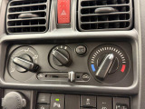 ご納車後の定期的点検に合わせて、「エンジンオイル&フィルター交換」を行うお得なメンテナンスパッケージの「安心メンテナンスパック」をおすすめしております。詳細については当店スタッフまでお尋ねください。
