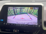 【バックカメラ】駐車時に後方がリアルタイム映像で確認できます。大型商業施設や立体駐車場での駐車時や、夜間のバック時に大活躍!運転スキルに関わらず、今や必須となった装備のひとつです!