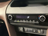 【オートエアコン】「AUTO」スイッチで車内の温度を一定に保ってくれるオートエアコン。快適装備の代名詞。もちろんマニュアル操作も可能ですよ。