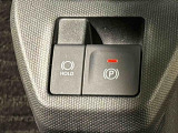 指先だけで簡単に操作が可能な電動パーキングブレーキを採用。「HOLD」スイッチを押すと、渋滞や信号待ちなどでブレーキペダルから足を離しても、ブレーキを保持するので安心です