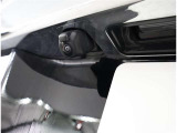バックカメラが付いているので後方確認が非常にしやすいです。今や運転初心者も熟練者も必須装備!ついていて損はないですね♪