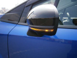 ウインカー付きドアミラーです。周りに「ウインカー&ハザード」を気づいてもらえるお洒落&安全確保のアイテムです。