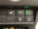 ハンドルの右側にHondaセンシング用のメインスイッチとパワーテールゲートスイッチがついています。パワーテールゲートスイッチは車内からでもテールゲートの開け閉めを電動でできます。