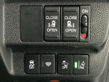 運転席スイッチ部 人気装備の両側オートスライドドア付き
