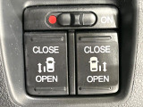 【両側パワースライドドア】スマートキーや運転席のスイッチで後席両側スライドドアの開閉が可能♪電動だから力を入れてドアを開ける必要が無く、小さなお子様でも簡単に開け閉めでき快適です♪