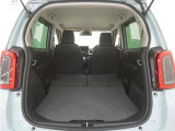 2列目シートを倒すことで、大変広いラゲッジスペースとなります。大きな荷物を積んだりと様々な用途にご利用いただけます。