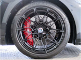 【BMWアロイホイル】軽量かつ強度に拘ったアロイホイル。走行性能ポテンシャルを引き出す設計。車の足元を引き締めてくれる大きなポイントはアロイホイルです。