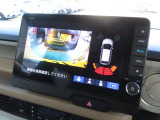 ギヤをRに入れるとナビの画面に後ろの映像が映るリヤカメラ付!後退時の安全確認やコンディションの悪い視界でもカラーバックモニターがドライバーをサポート☆☆☆