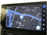 純正ナビを装備。タッチパネル式で使いやすく、お出かけもラクラクです。