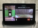 狭い場所での駐車やすれ違いなどでより的確な運転操作に役立つ360&deg;ビューモニターが装備されています。