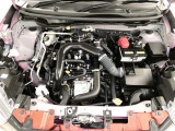 【エンジンルーム】・・・内外装だけでなくこちらもクリーニング済み。 納車までにもう1度しっかり点検いたしますので、安心してお乗りいただけると思います。