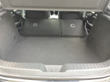 リアシートも簡単格納ができ、大きな荷物もらくらく収納できます!
