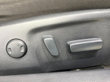 【パワーシート】スイッチ一つで簡単にシートの微調整が可能!電動だから力もいりません!快適なシートポジションにセットして、快適なドライブをお楽しみください。