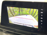 【バックカメラ】駐車時に後方がリアルタイム映像で確認できます。大型商業施設や立体駐車場での駐車時や、夜間のバック時に大活躍!運転スキルに関わらず、今や必須となった装備のひとつです!