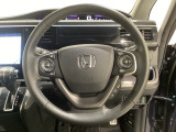 ハンドルにHondaセンシング系のクルーズコントロールやレーンキープアシストなどのスイッチと、オーディオの操作スイッチが装備されています。ハンドルから手を離さず安全に操作できます。