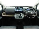 ◆視界広々で非常に運転しやすくロングドライブでも疲れを感じさせないすっきりとまとまったインパネ周りです。