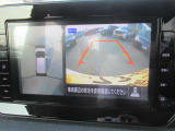 【アラウンドビューモニター装備】 バックカメラによる後方の確認だけでなく4つのカメラで真上から見ている様に周囲360度を写し出し、自車周辺の詳細な状況を確認出来ます。狭い場所での取り回しも安心です。