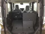 シートアレンジが多彩で、荷物の大小に応じてスペースを変えられる便利なお車です!