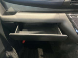 助手席側に引き出しあります☆小物の収納に便利に使えます♪