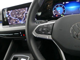 設定したスピードを上限に自動で加減速をし、一定の車間距離を保つ事で長距離運転の疲労を軽減する【ACC】が装備。