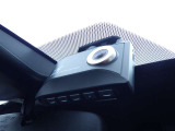 今の時代、ドライブレコーダーは欲しいアイテムの一つですよね!この車両には装備されております!