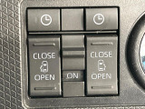 【両側パワースライドドア】スマートキーや運転席のスイッチで後席両側スライドドアの開閉が可能♪電動だから力を入れてドアを開ける必要が無く、小さなお子様でも簡単に開け閉めでき快適です♪
