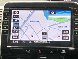 日産純正10インチ大画面ナビです。クリアな画質を楽しんでいただけるフルセグ地デジTVやDVD再生などなど、書ききれないほどの機能が満載です。