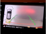 バックカメラ トラフィックアラートで苦手な駐車も楽々できます.
