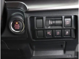 ボタンでエンジン始動が可能な、プッシュスタート機能搭載!もしもの時の、盗難警報装置イモビライザーも同時に装備されております! キーレスのボタン、もしくは、ドアハンドルのスイッチセンサーで開閉可能です!