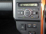 エアコンはオートエアコンでお好みの温度調整が出来、オールシーズン快適にドライブできます!さらに、運転席&助手席シートヒーターが付いてます。