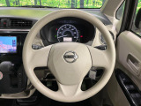 インテリアに合わせたデザインのステアリングは、運転される方のことも考え、運転しやすい形状、大きさです。是非一度、実際に触ってお確かめください。