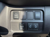運転席右側部分には、ドライブモード切り替えスイッチと後席両側電動スライドドアの開閉スイッチがございます!運転席からスライドドアの操作ができますので想像以上に便利ですよ!