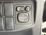 【電動格納ミラー】サイドミラーは電動格納式となっており、狭い駐車場でもキズがつくリスクを抑えられます。