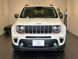 【フロントグリル】7スロットルグリルはJeep伝統の証です。SUVのみにこだわり続けている伝統あるJeep車へお乗り頂いてみてはいかがですか?