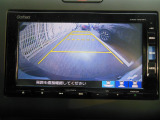 後方確認はオマカセのリアカメラ付です。雨天時や夜間のバック駐車時などで特に視界の安全確認に役立ちます。