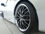 別途オプションにてお好みのデザイン・インチサイズのホイールに変更することも可能です!詳しくは当店スタッフまで!