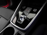 MTモード付きシフトレバーです。Dレンジより左に倒していただくと任意にソフトチェンジでき、スポーティーなドライビングをお楽しみいただけます。