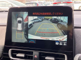 パノラミックビューモニターで、後方と全体を確認しながら安心して駐車することができます。