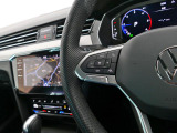 設定したスピードを上限に自動で加減速をし、一定の車間距離を保つ事で長距離運転の疲労を軽減する【ACC】が装備。