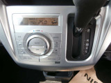 「オートエアコン」が付いています。1年中快適な室内を提供!車内温度を設定すると、風量を自動で調節してくれます。