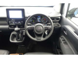 スポーティームード溢れる運転席周りですね。 クイックなドライビングに対応できるよな運転席回りになっています。 ドライブがますます楽しくなりますね!