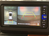 バックする際に後方だけではなく車を上から見たような映像をナビなどのモニターに映し出してくれますよ☆死角が消え安全にバックをして頂けるようになります☆バックが苦手な方にもオススメな装備です☆