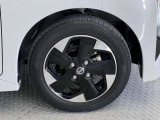 【純正アルミホイール】オシャレな純正アルミホイール付きですので見た目がカッコイイですよ♪