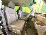 運転席シート廻りは使用感も少なく、良好な状態となっています。丁寧に使われていたことがよくわかりますね。