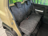 後部座席も気になるようなキズ・汚れやへたり等、大きなダメージはなく、良好な状態です。