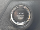 【 スマートキー&プッシュスタート 】鍵を挿さずにポケットに入れたまま鍵の開閉、エンジンの始動まで行えます。