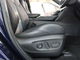 パワーシート搭載。微妙な調整が手軽にでき、ピッタリなポジションで運転することが可能です。