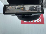 スマートルームミラー:車両後方にあるカメラの映像を映し出します。乗員・ヘッドレスト・荷物などでさえぎられがちな後方視界をクリアに保ちます。